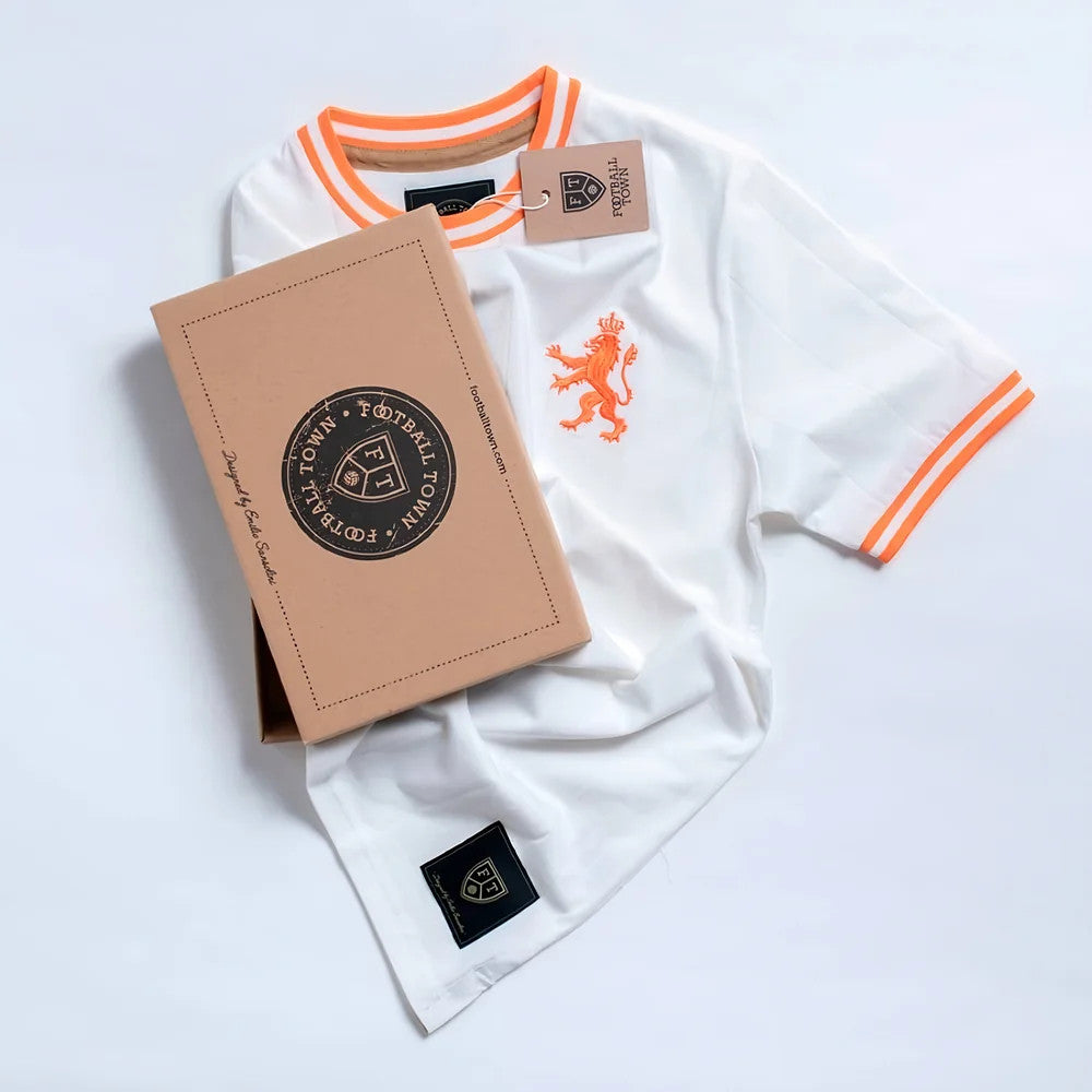 Vintage Holland De Leeuw White Soccer Jersey_1